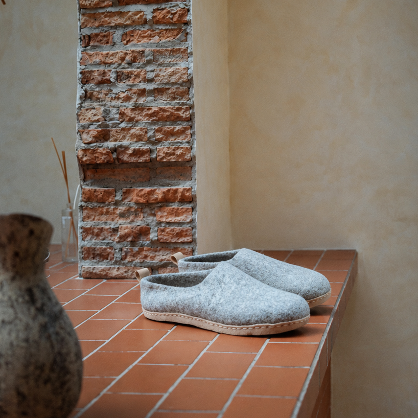 Wool felt slippers (Unisex)