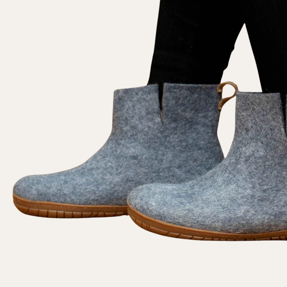 Wool Outdoor low boots with rubber sole